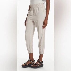 Women's Vuori Villa Jogger in Cream size medium